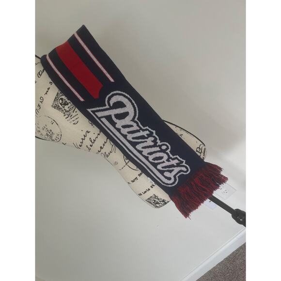 NFL FOOTBALL NEW ENGLAND PATRIOTS SCARF REVERSIBLE WINTER FANATIC APPAREL ICONIC - Picture 8 of 9